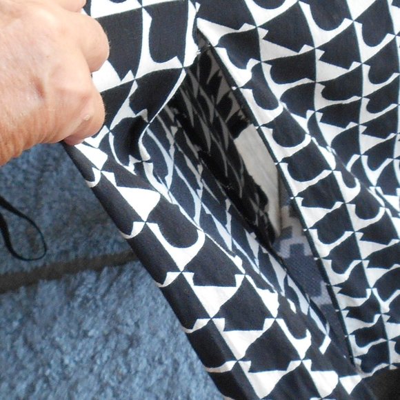 ZARA Size 14 Black Cream geometric pattern midi skirt - Picture 3 of 10